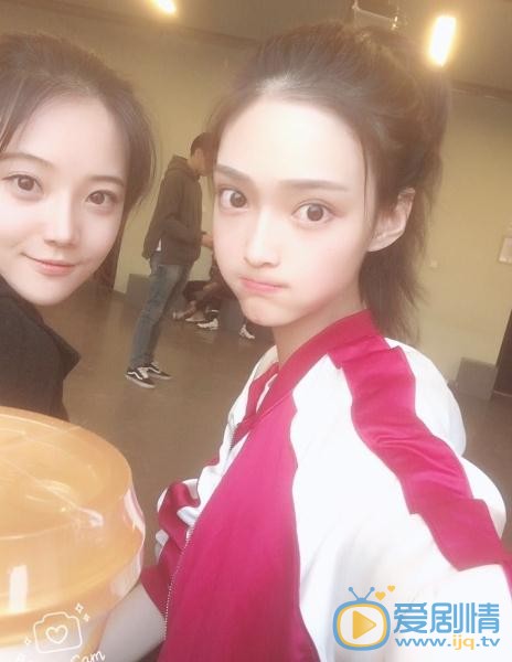 王馨悦与人合照 王馨悦高清写真_王馨悦高清剧照