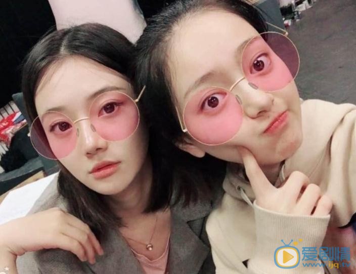 王馨悦与人合照 王馨悦高清写真_王馨悦高清剧照