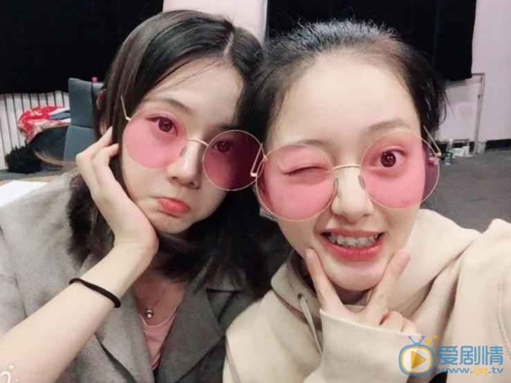 王馨悦与人合照 王馨悦高清写真_王馨悦高清剧照