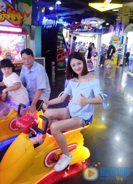 王馨悦与人合照 王馨悦高清写真_王馨悦高清剧照