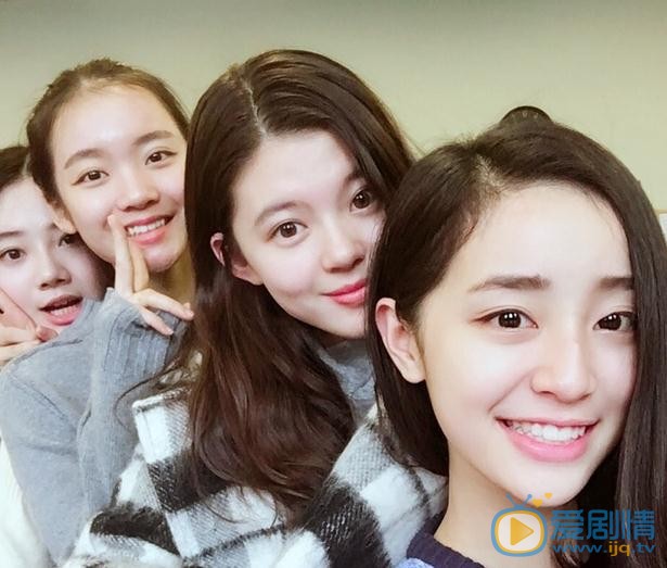 王馨悦与人合照 王馨悦高清写真_王馨悦高清剧照