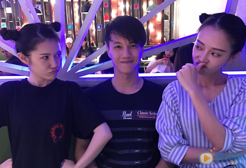 程意涵与人合照 程意涵高清写真_程意涵高清剧照