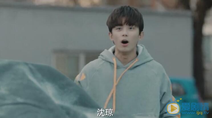 沙海沈琼有什么问题？沈琼的真实身份是什么？沈琼为什么把黄严的铁盒子给黎簇？
