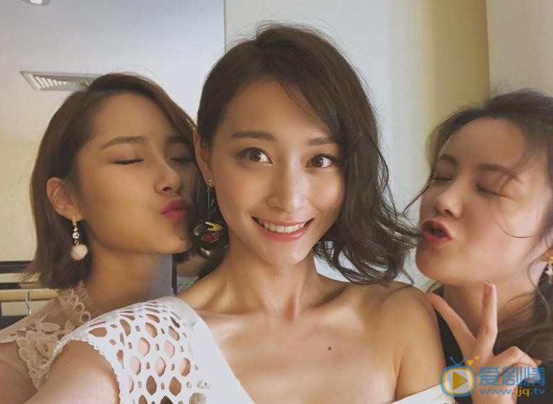 蒋蕊泽与人合照 蒋蕊泽高清写真_蒋蕊泽高清剧照