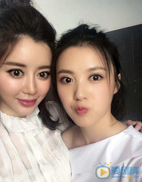 蒋蕊泽与人合照 蒋蕊泽高清写真_蒋蕊泽高清剧照