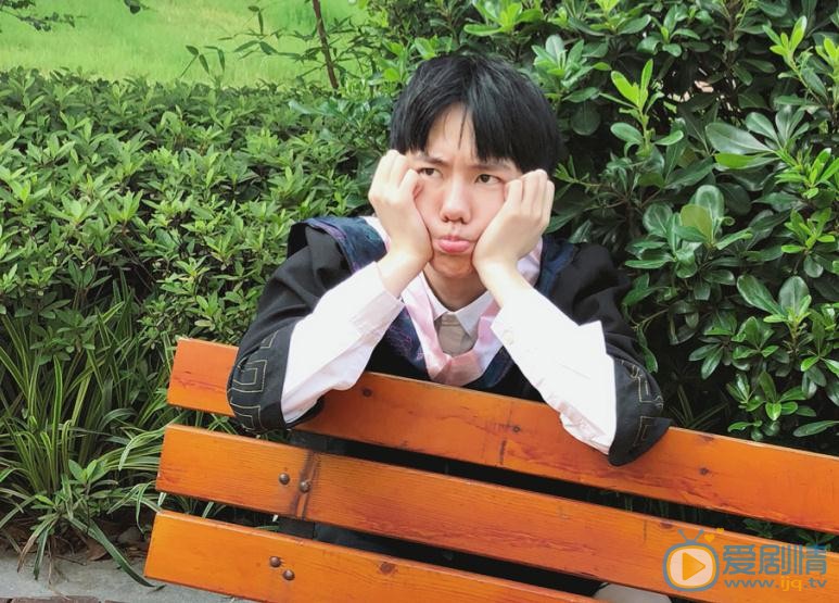 吕昀峰毕业照 吕昀峰高清写真_吕昀峰高清剧照
