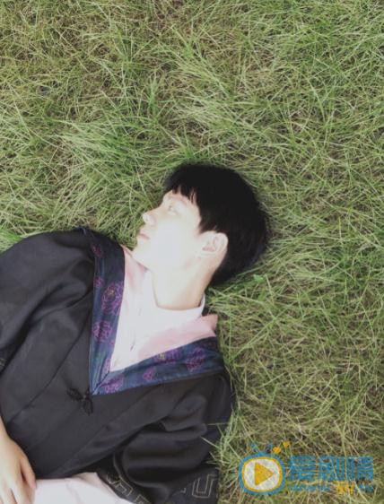 吕昀峰毕业照 吕昀峰高清写真_吕昀峰高清剧照