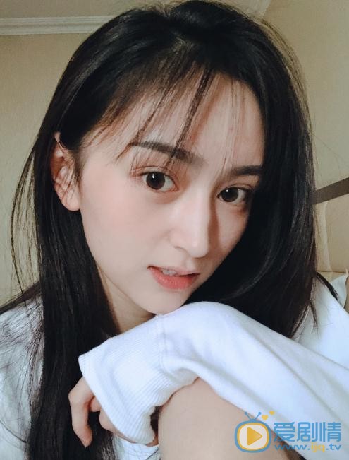 黄昊月生活照 黄昊月高清写真_黄昊月高清剧照