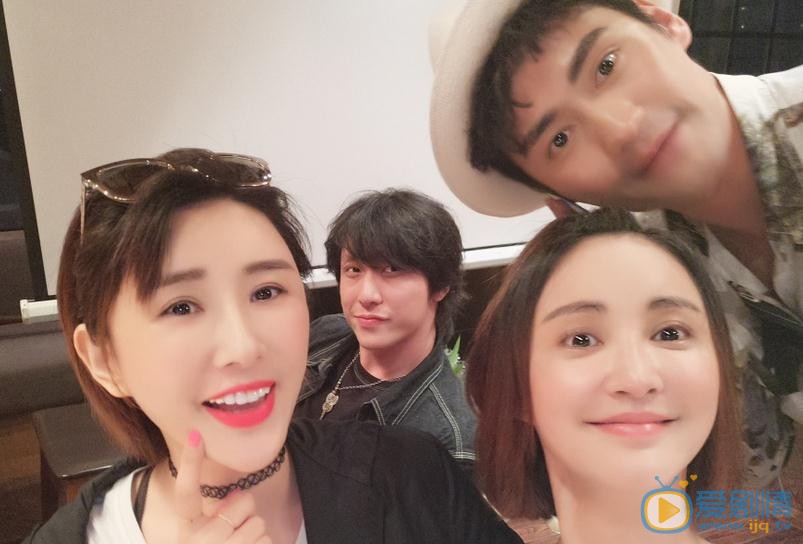 吕夏与人合照 吕夏高清写真_吕夏高清剧照