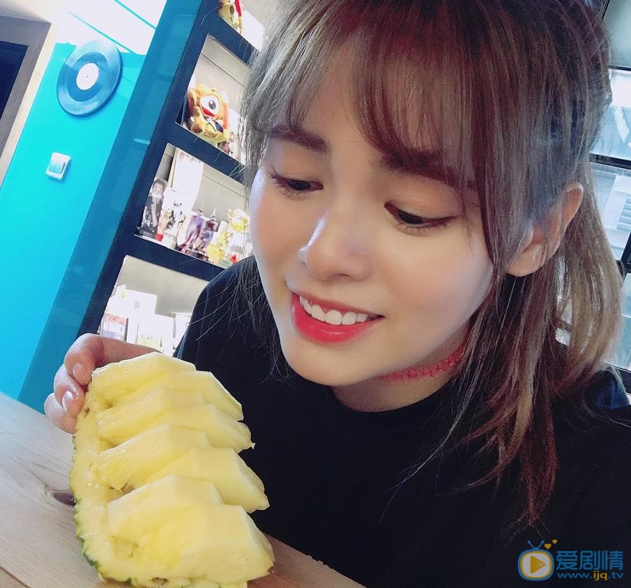 嘉容自拍合集 嘉容高清写真_嘉容高清剧照