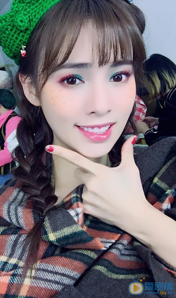 嘉容自拍合集 嘉容高清写真_嘉容高清剧照