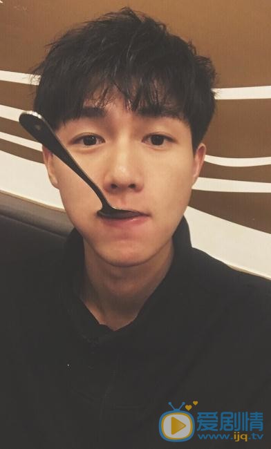 李明源生活照 李明源高清写真_李明源高清剧照