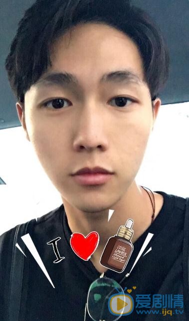 李明源生活照 李明源高清写真_李明源高清剧照