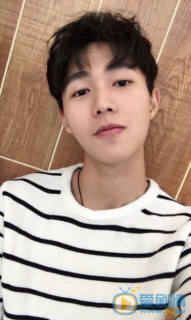 李明源生活照 李明源高清写真_李明源高清剧照