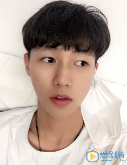 李明源生活照 李明源高清写真_李明源高清剧照