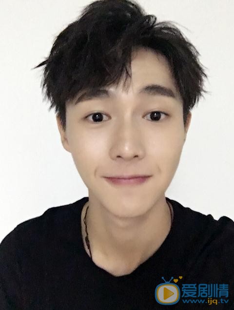 李明源生活照 李明源高清写真_李明源高清剧照