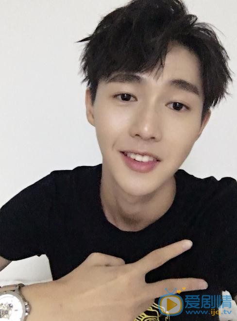 李明源生活照 李明源高清写真_李明源高清剧照