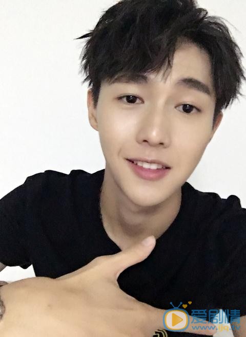 李明源生活照 李明源高清写真_李明源高清剧照