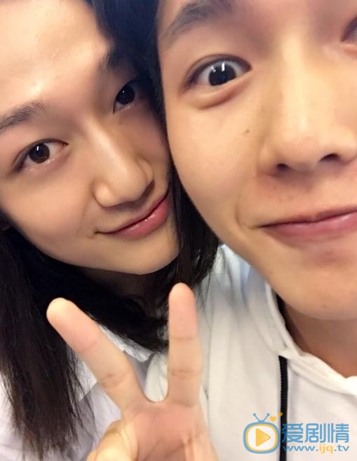 李明源与人合照 李明源高清写真_李明源高清剧照