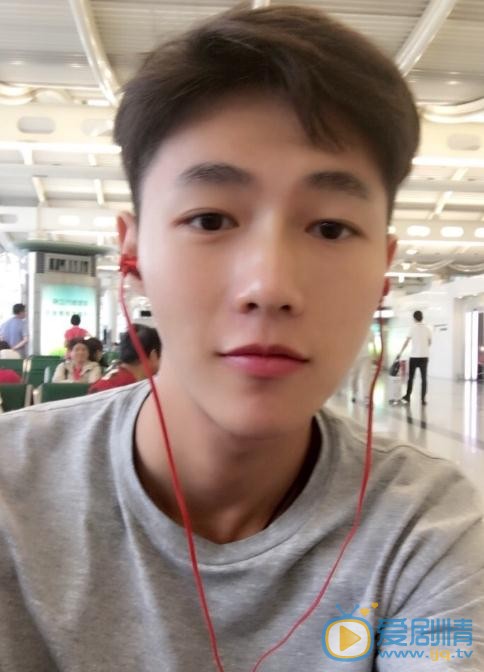 李明源生活照 李明源高清写真_李明源高清剧照