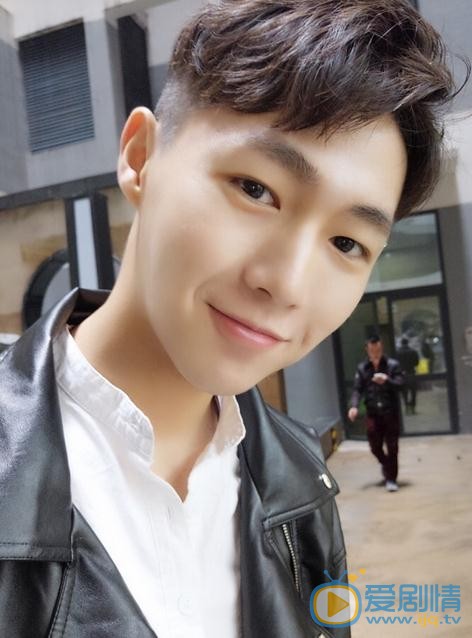 李明源生活照 李明源高清写真_李明源高清剧照