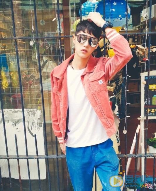 李明源生活照 李明源高清写真_李明源高清剧照