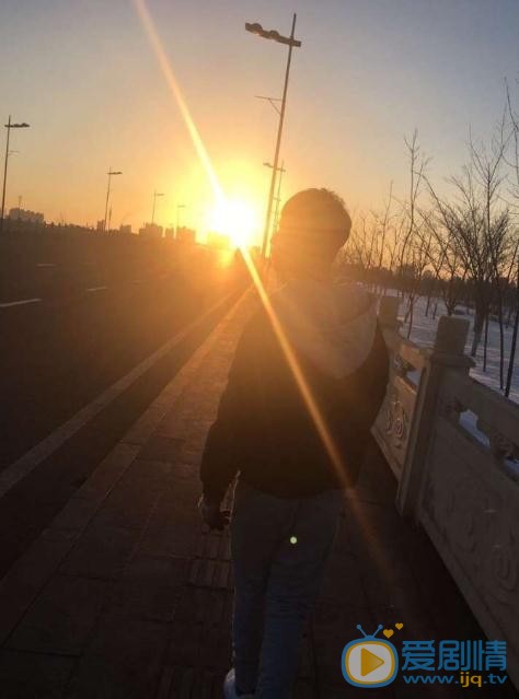 李明源生活照 李明源高清写真_李明源高清剧照