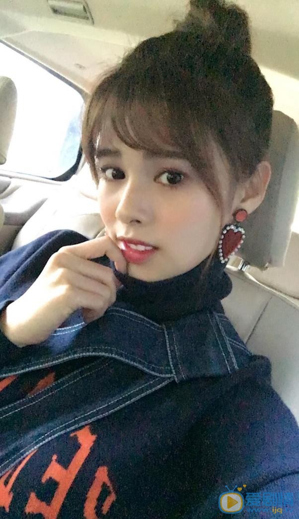 嘉容可爱连拍 嘉容高清写真_嘉容高清剧照