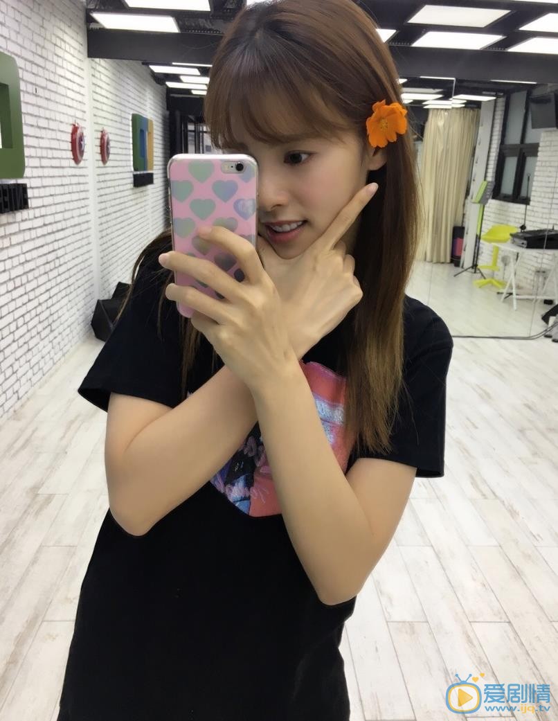 嘉容生活照 嘉容高清写真_嘉容高清剧照
