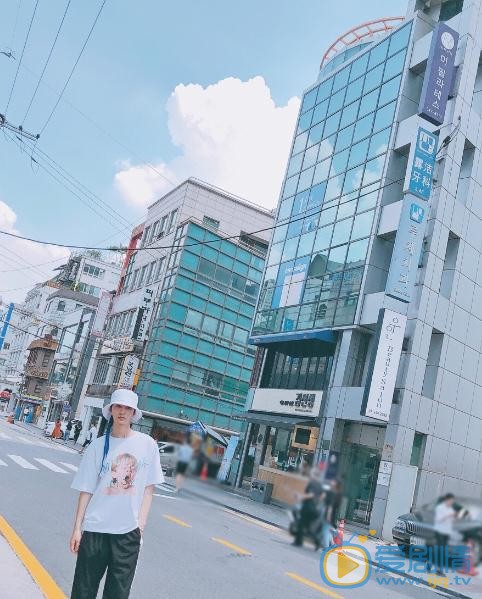 左其铂街拍写真 左其铂高清写真_左其铂高清剧照