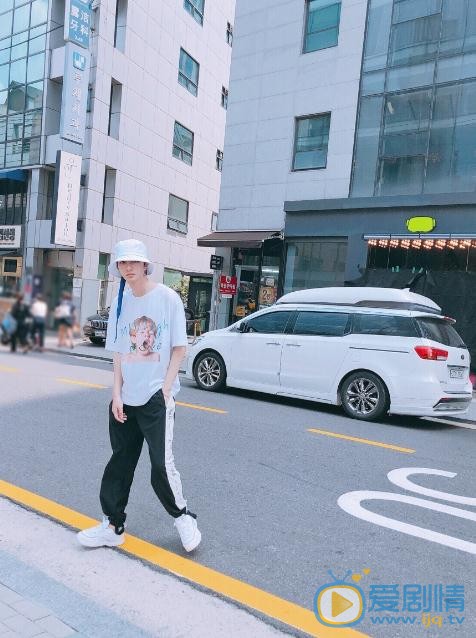左其铂街拍写真 左其铂高清写真_左其铂高清剧照