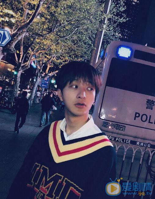 左其铂街拍写真 左其铂高清写真_左其铂高清剧照