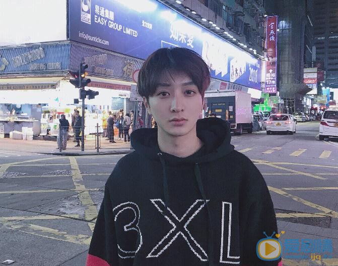 左其铂街拍写真 左其铂高清写真_左其铂高清剧照