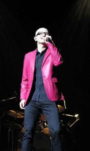 平安演出照 平安高清写真_平安高清剧照