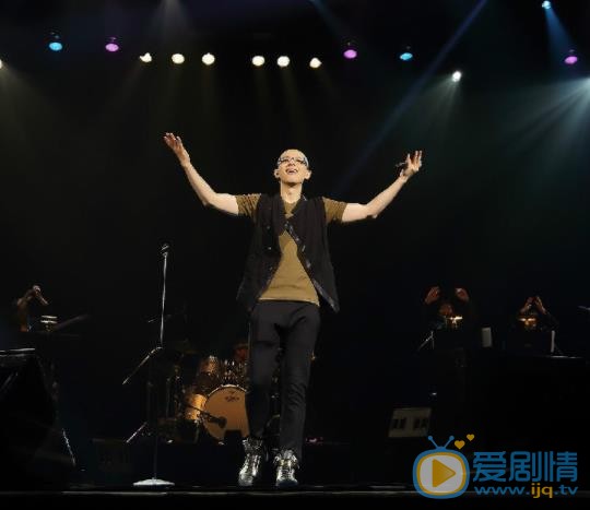 平安演出照 平安高清写真_平安高清剧照