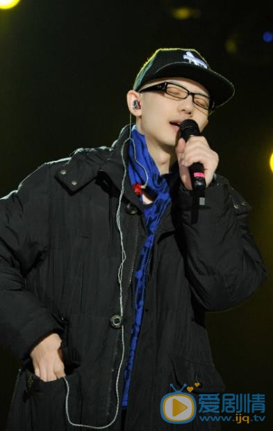 平安演出照 平安高清写真_平安高清剧照