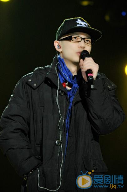 平安演出照 平安高清写真_平安高清剧照