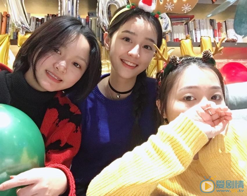 龚婉怡与人合照 龚婉怡高清写真_龚婉怡高清剧照