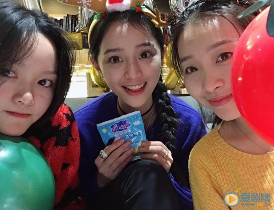 龚婉怡与人合照 龚婉怡高清写真_龚婉怡高清剧照