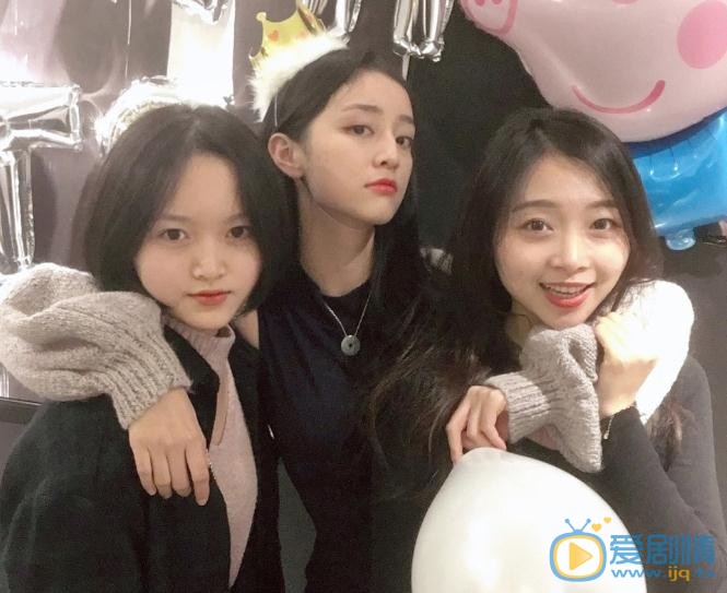 龚婉怡与人合照 龚婉怡高清写真_龚婉怡高清剧照
