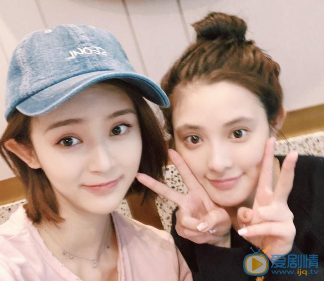 郭小炜与人合照 郭小炜高清写真_郭小炜高清剧照