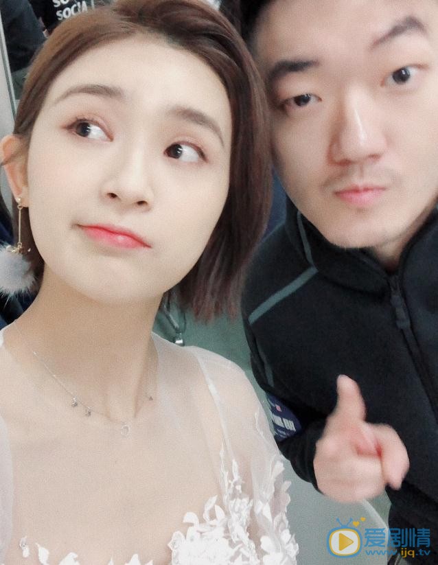 郭小炜与人合照 郭小炜高清写真_郭小炜高清剧照
