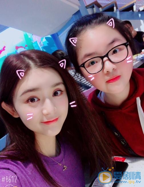 郭小炜与人合照 郭小炜高清写真_郭小炜高清剧照