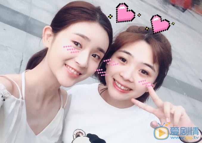 郭小炜与人合照 郭小炜高清写真_郭小炜高清剧照