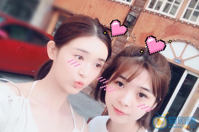 郭小炜与人合照 郭小炜高清写真_郭小炜高清剧照