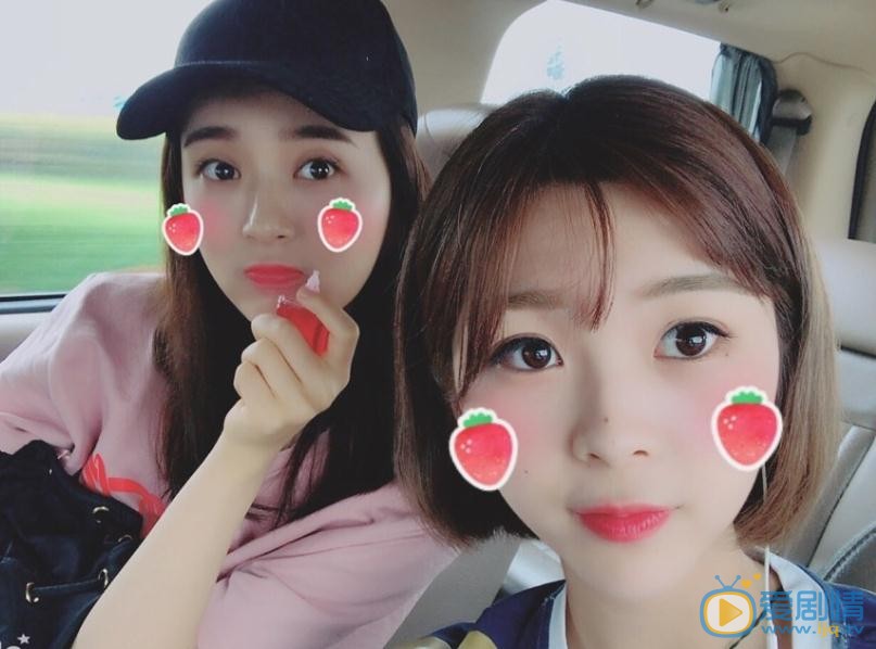 郭小炜与人合照 郭小炜高清写真_郭小炜高清剧照