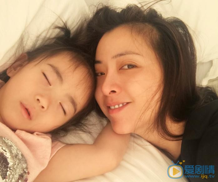 黄小蕾与女儿合照 黄小蕾高清写真_黄小蕾高清剧照