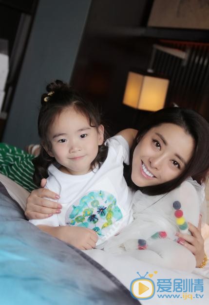 黄小蕾与女儿合照 黄小蕾高清写真_黄小蕾高清剧照