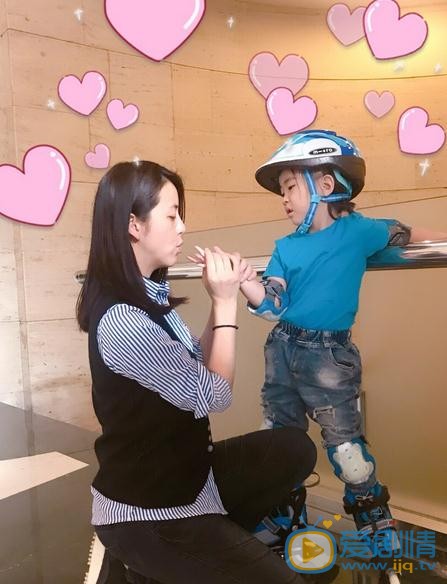 黄小蕾与女儿合照 黄小蕾高清写真_黄小蕾高清剧照