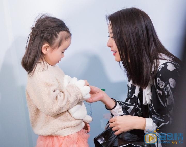 黄小蕾与女儿合照 黄小蕾高清写真_黄小蕾高清剧照